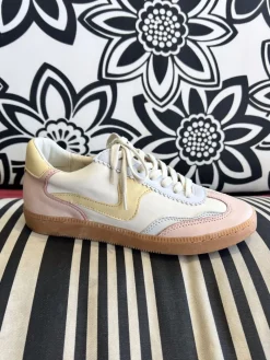 Clearance Notice Pastel Sneaker Sneaker
