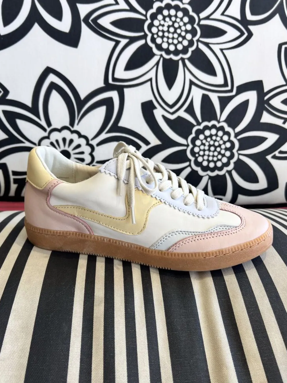 Clearance Notice Pastel Sneaker Sneaker