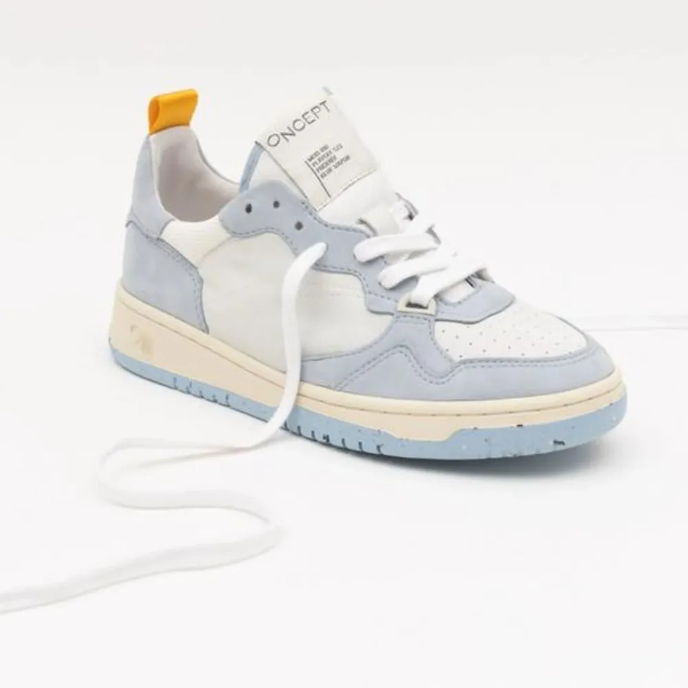 Clearance Phoenix - Blue Vapor Sneaker