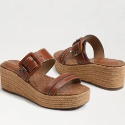 Fashion Carson Rich Cognac Wedge Wedge