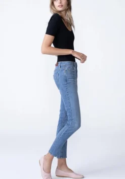 Store Olivia In Vivid Jeans