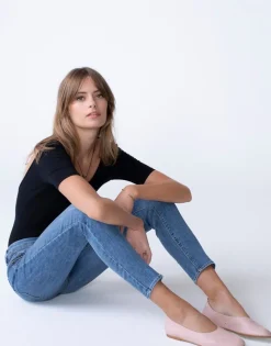 Store Olivia In Vivid Jeans